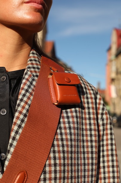 Fästbart AirPod Läder Fodral Vegetable Tanned Brown