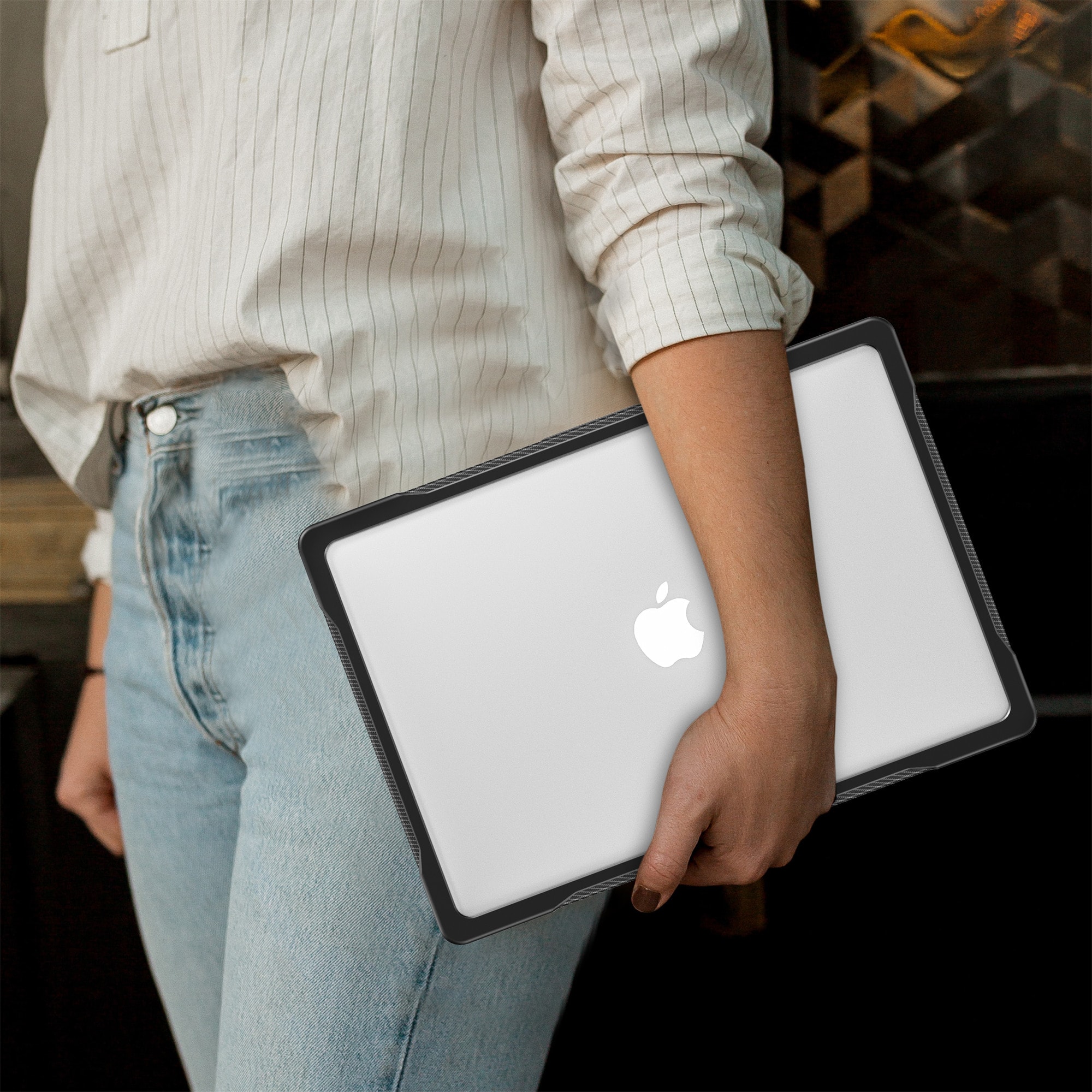 Apple MacBook Pro 14 2024 Stöttåligt Hybrid-skal Genomskinlig