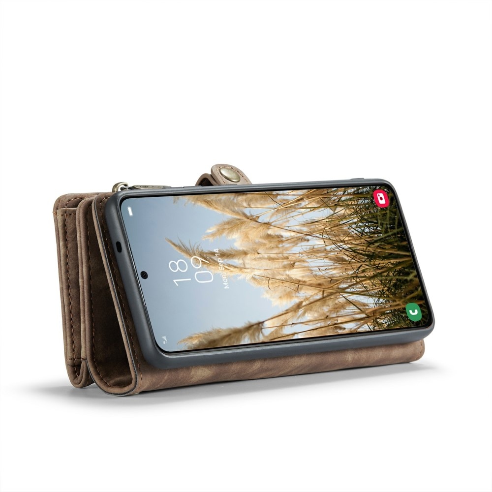 Samsung Galaxy S24 Rymligt plånboksfodral med många kortfack, brun