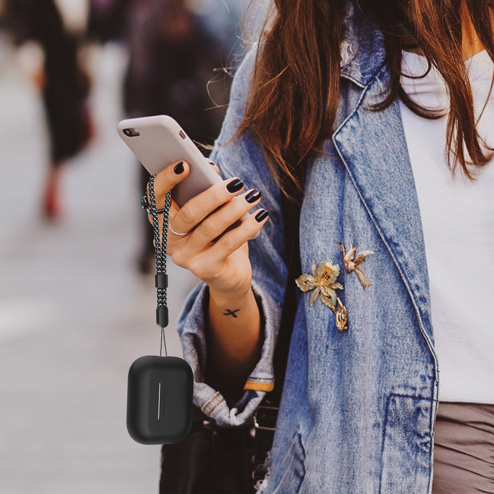 Apple AirPods Pro 3 Extra tåligt silikonskal med handstrap, Svart